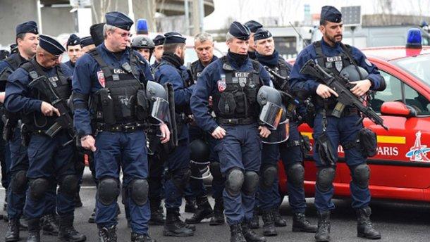 Стрілянина в аеропорту Парижа: нападник вживав алкоголь та наркотики