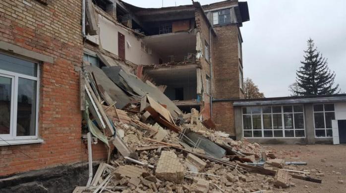 Школа у Василькові, де обвалилася стіна, не підлягає відновленню