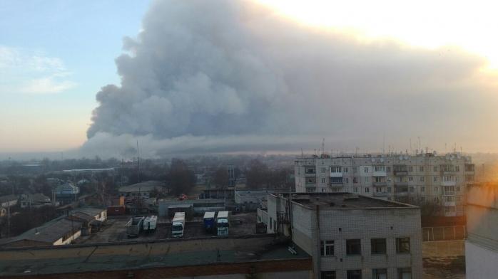 На складе в Балаклее горит треть всего арсенала — Полторак (ФОТО)