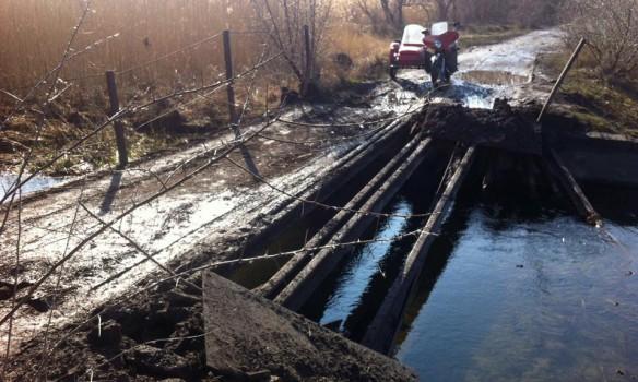 Боевики подорвали мост в Луганской области