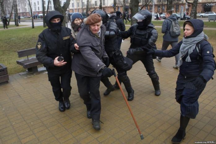 Кількість затриманих у Мінську активістів перевищила 500 — правозахисники