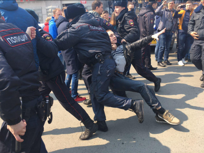Антикорупційні мітинги в Росії: почалися масові затримання