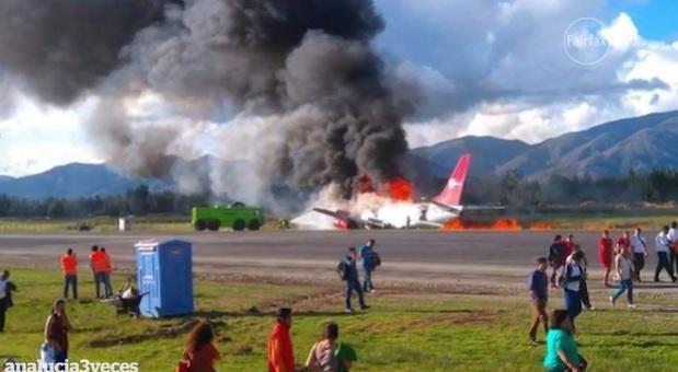 У Перу під час приземлення загорівся літак зі 140 пасажирами на борту (ВІДЕО)
