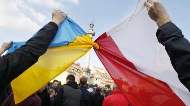В Польше открыли дело из-за обстрела консульства на Волыни