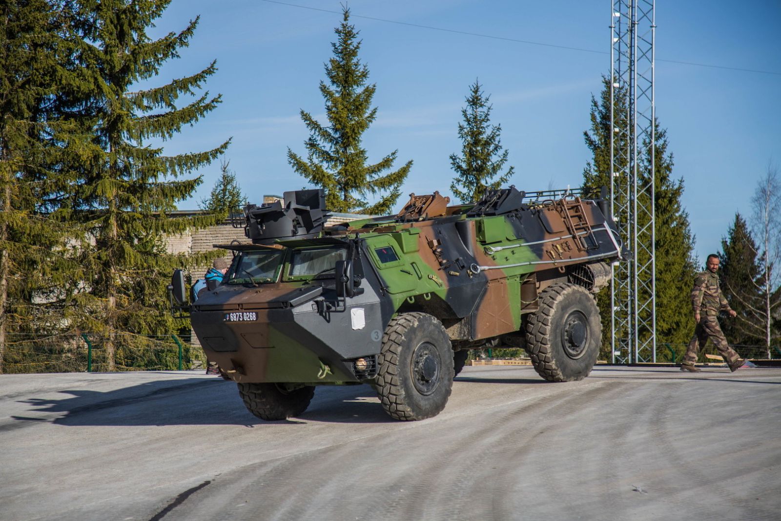 В Эстонию продолжает поступать боевая техника для батальона НАТО
