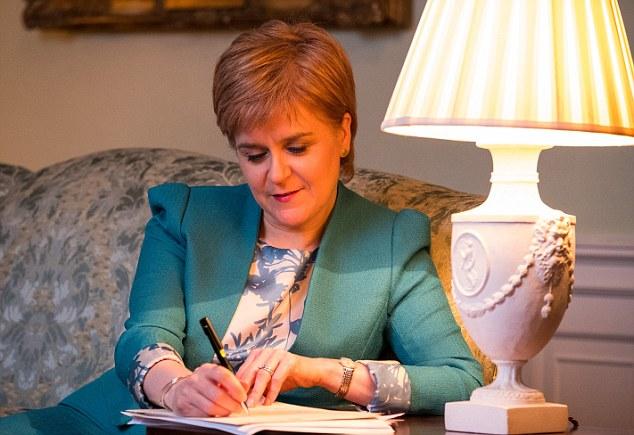 Шотландія офіційно просить у Лондона дозволу на повторний референдум про незалежність