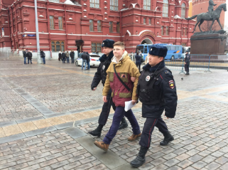 Мітинг в Москві: в мережі показали, як відбуваються масові затримання активістів (ВІДЕО)