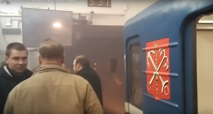 В метро Петербурга сработали два взрывных устройства, начиненные поражающими элементами — СМИ
