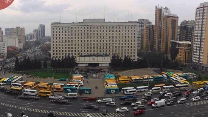 У Києві на Печерську протестують водії маршруток (ФОТО)