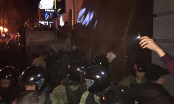 В МВД инициировали проверку охранной фирмы, сотрудники которой избили активистов в Полтаве