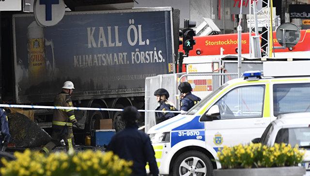 Поліція виявила вибухівку у вантажівці, що давила людей у Стокгольмі