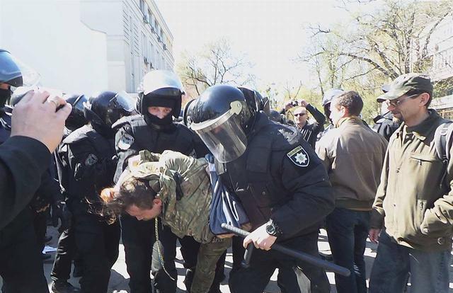Под МВД требовали отставки заподозренного в связях с ДНР Голубана, есть задержанные (ФОТО, ВИДЕО)