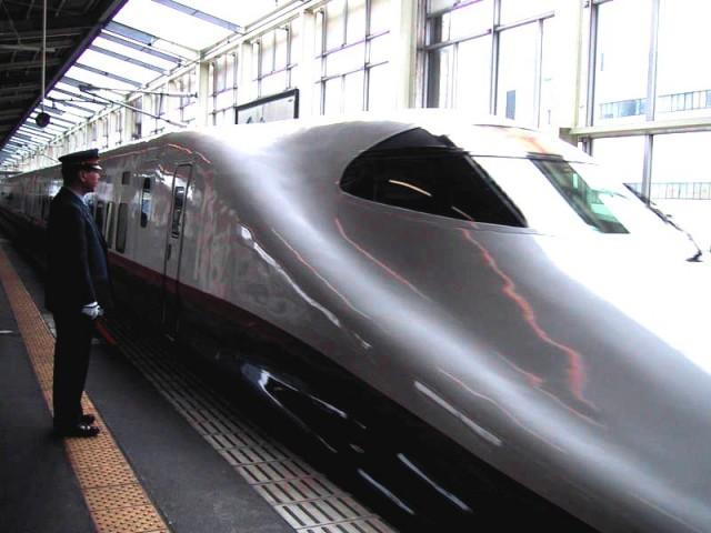 Не роскошь, а средство передвижения: в Японии будет запущен 7-звездочный поезд (ВИДЕО)