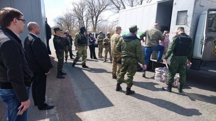 Террористы ДНР передали Украине еще 14 заключенных
