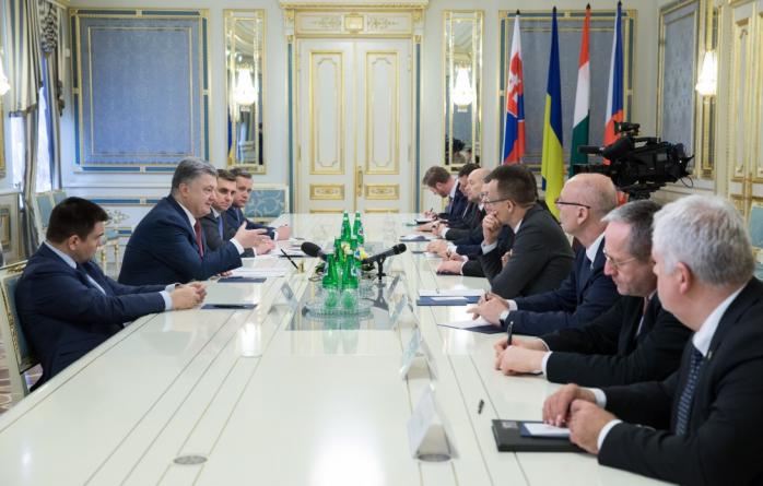 Порошенко обговорив з представниками країн-сусідів взаємодію в рамках НАТО
