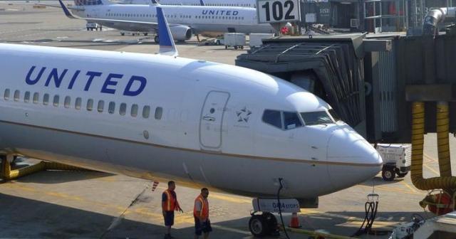 Авіакомпанія United Airlines зазнає багатомільйонних втрат через інцидент з пасажиром