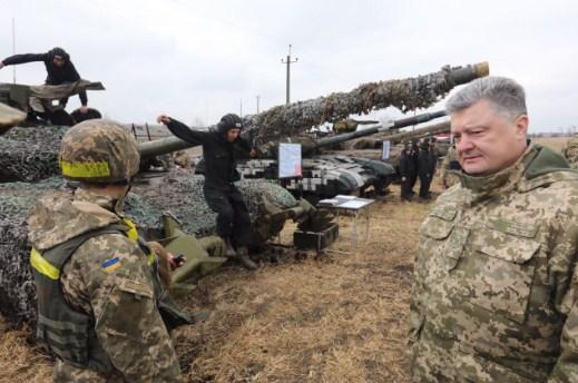 Порошенко приехал на Донбасс в район отвода вооружения