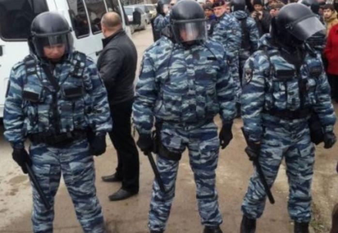 У Бахчисараї окупанти оточили мікрорайон, обшукують будинки кримських татар (ВІДЕО)
