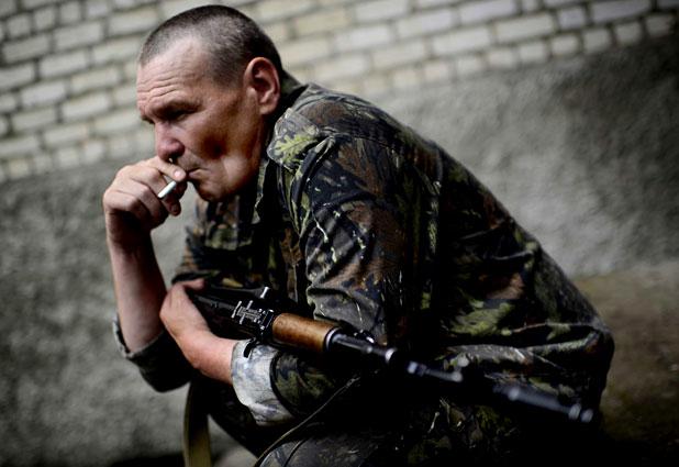 Пьяные боевики ДНР в поисках наркотиков вломились к жителю Дебальцево — разведка