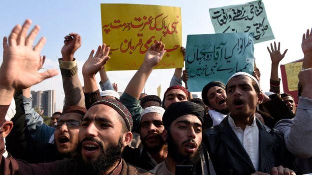 У Пакистані розлючений натовп помилково забив студента до смерті