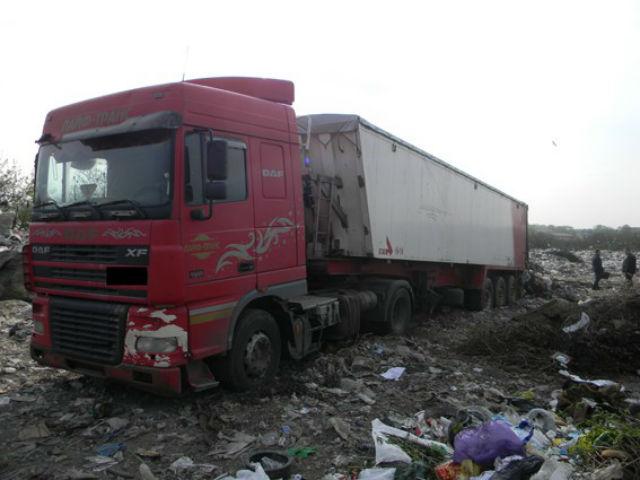 Блукання львівського сміття тривають. Фуру упіймали в Житомирській області