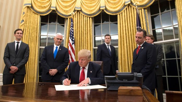 Трамп підписав указ «Купуй американське, наймай на роботу американців»