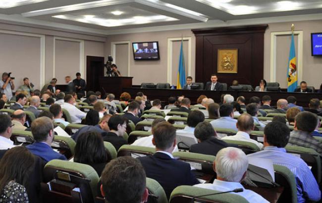 Киевсовет обязал официантов и продавцов обслуживать клиентов на украинском языке