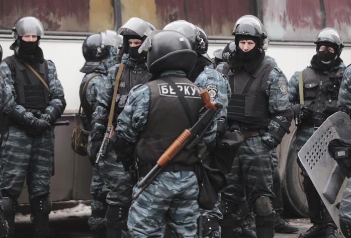 Обвиняемые в преступлениях против Майдана экс-беркутовцы продолжают служить в полиции