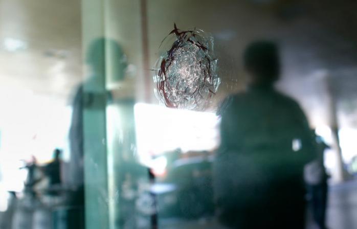 Три человека убиты при нападении на приемную управления ФСБ в Хабаровске