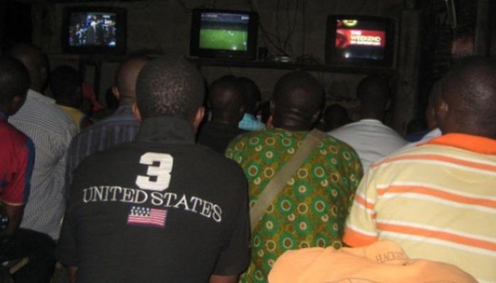 Около 30 болельщиков «Манчестер Юнайтед» в Нигерии погибли из-за обрушившегося электрокабеля