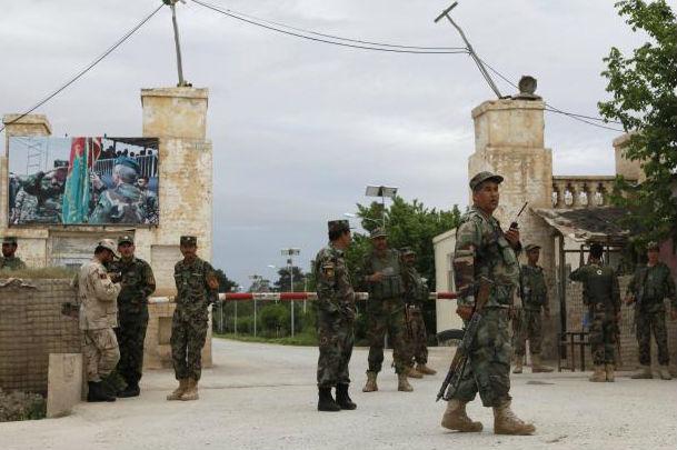 Количество жертв атаки на военную базу в Афганистане достигло 150 человек — СМИ