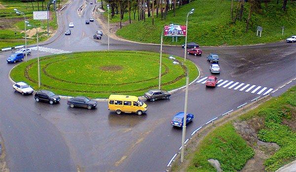 В Украине изменены правила движения автомобилей на перекрестках