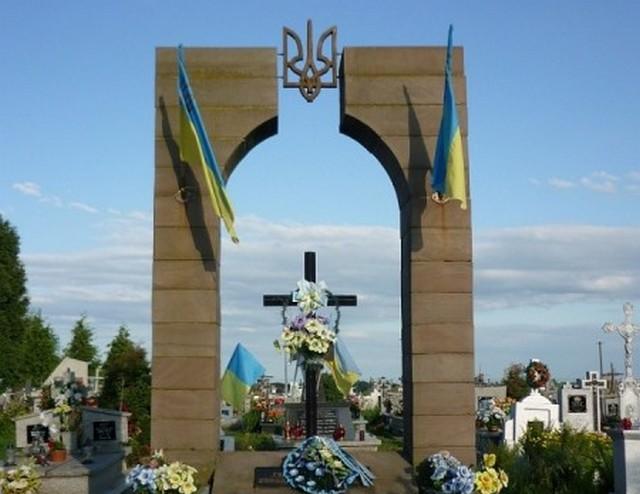 МЗС вимагає від Польщі пояснень через провокацію з демонтажем пам’ятника УПА