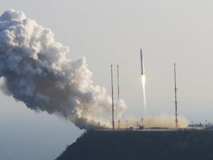 Запущенная КНДР баллистическая ракета взорвалась в воздухе, не долетев до цели