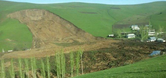 Зсув ґрунту в Киргизстані: під завалами перебувають 24 людини (ФОТО)