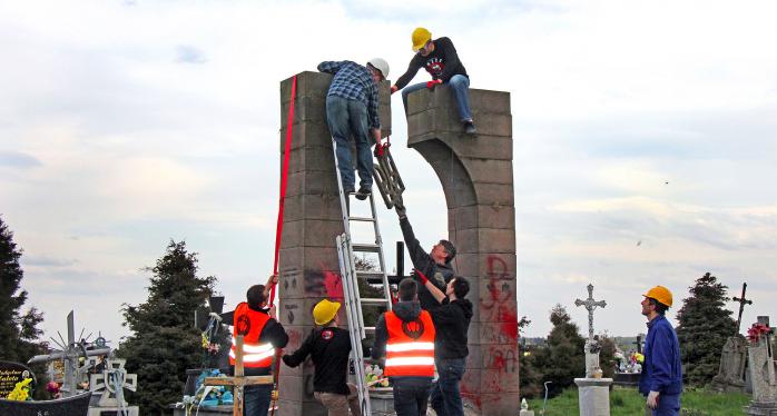 У Польщі назвали умови відновлення пам’ятника УПА в Грушовичах