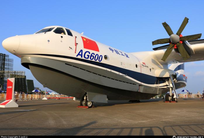 Китай показал испытания крупнейшего в мире самолета-амфибии (ВИДЕО)