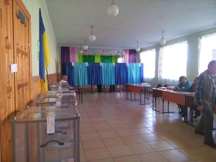 Выборы в 47 объединенных общинах: наблюдатели фиксируют первые нарушения (ФОТО)
