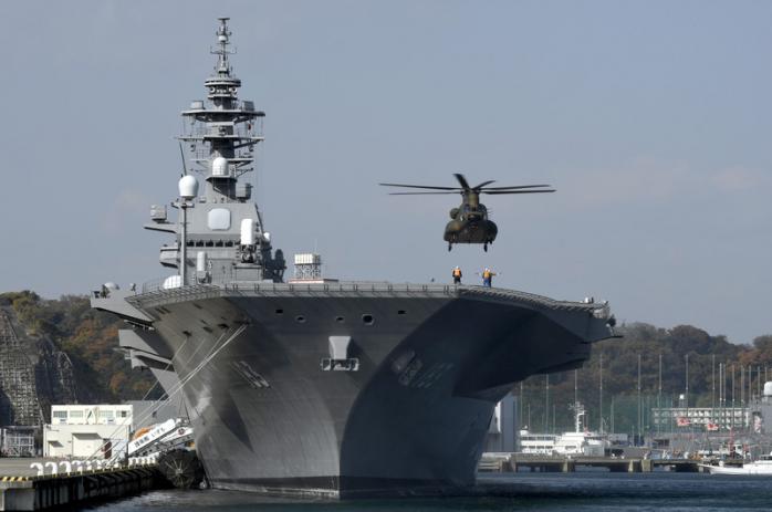 Японія відправила до берегів Корейського півострова найбільший вертольотоносець