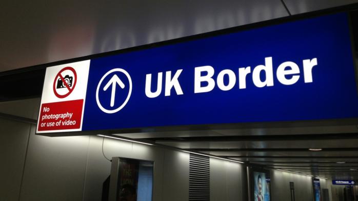 МИД: Задержанных в Британии украинцев депортируют