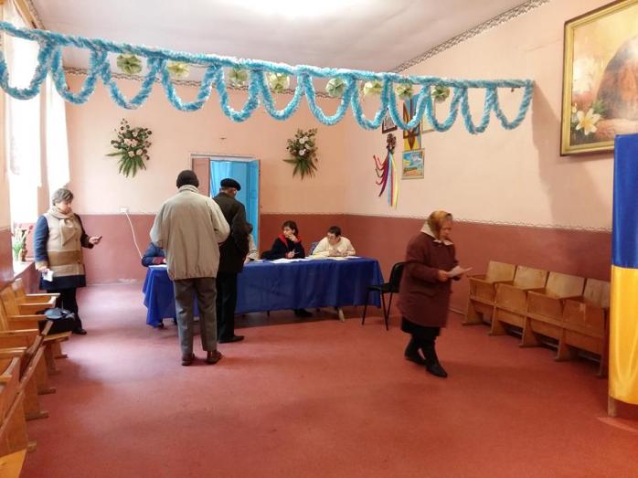 Выборы в 47 объединенных общинах: наблюдатели рассказали о «соцпакетах» с сахаром и подвозе избирателей