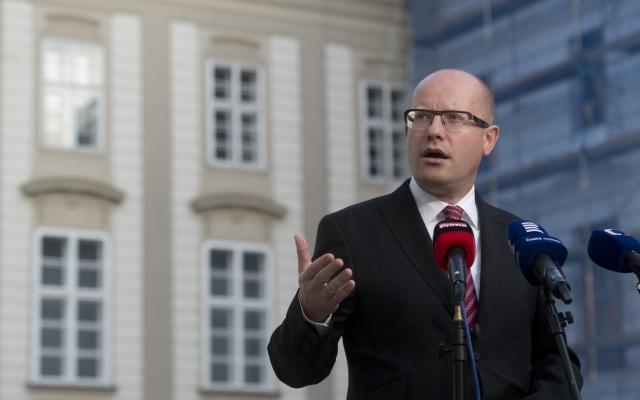 Чешский премьер объявил об отставке правительства из-за «махинаций» министра финансов