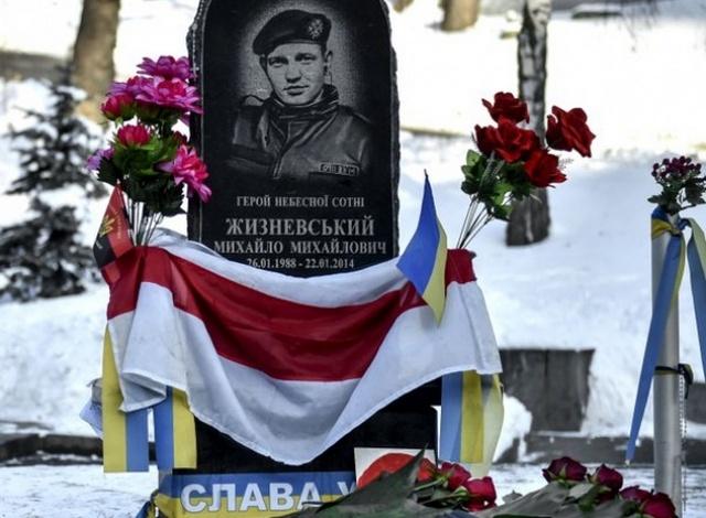 Порошенко узаконил звания Героев Украины для погибших на Майдане иностранцев