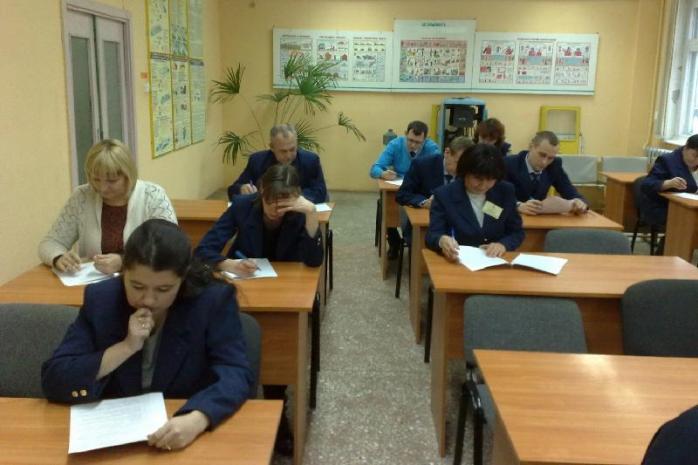 Майбутніх чиновників зобов’яжуть проходити платну атестацію на знання української мови