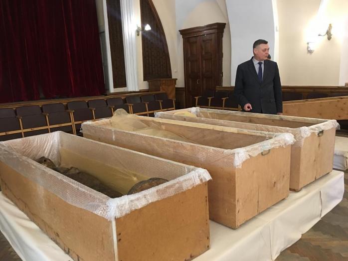 В Киеве представили египетские мумии и саркофаги, найденные в Киево-Печерском заповеднике (ФОТО)