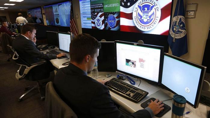 США попереджали Францію про кібератаки РФ під час виборів