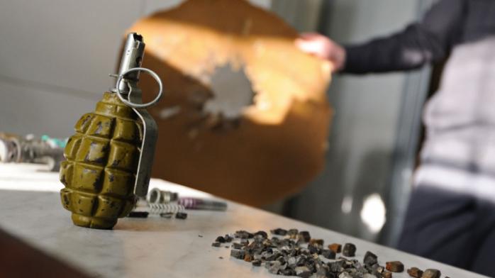 В городке на Львовщине посреди улицы обнаружили растяжку с гранатой