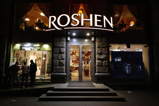 СБУ: Колишні нардепи-втікачі планували «цукеркові бунти» під магазинами Roshen