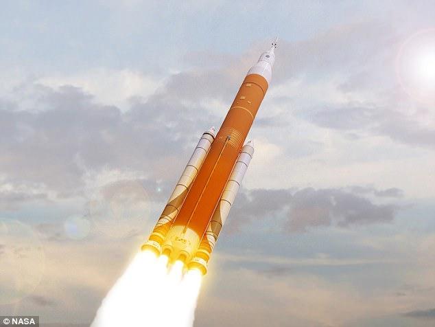 NASA сообщила дату первого запуска крупнейшей в мире ракеты (ФОТО)