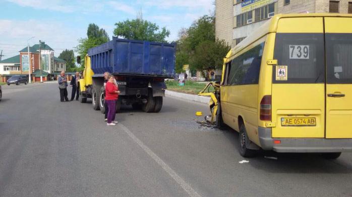 В аварии с участием маршрутки на Днепропетровщине пострадали девять человек